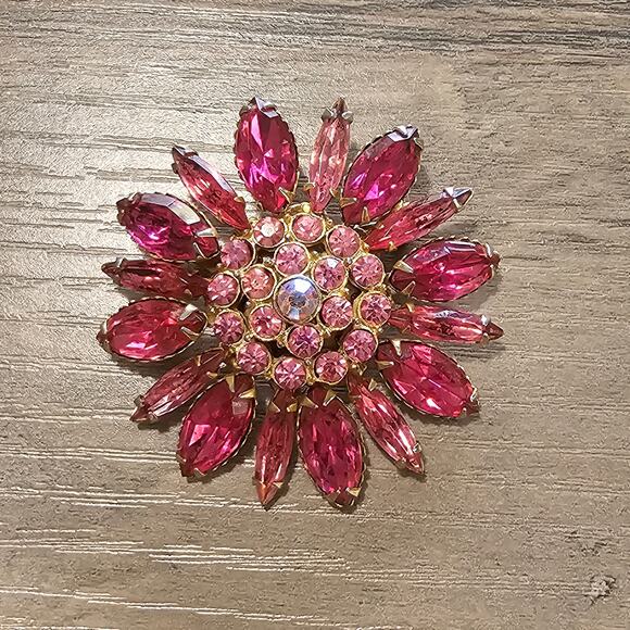 Vintage Hot Pink Prong Set Navette Flower Brooch with Rhinestones - Picture 5 of 5